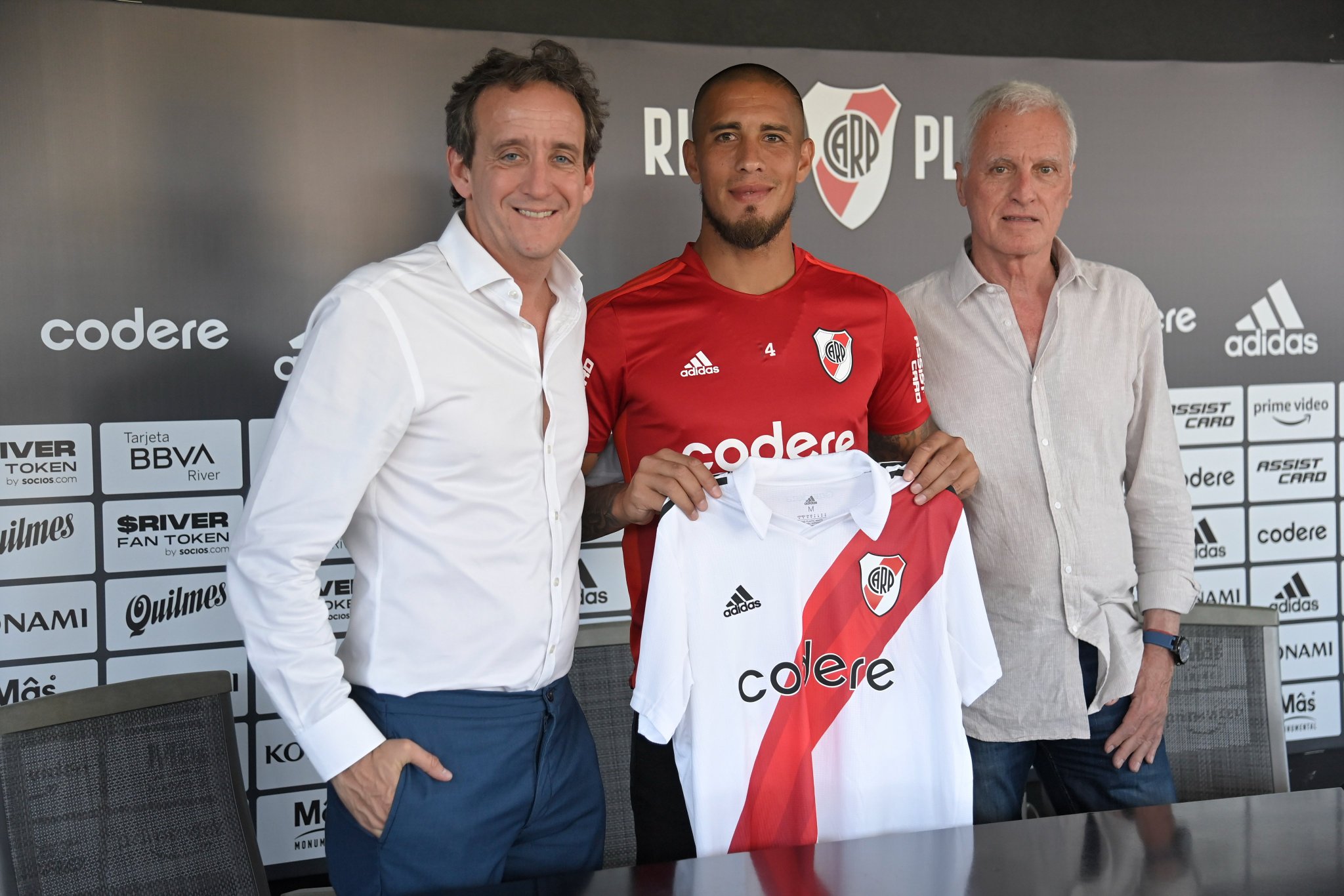Jonatan Maidana seguirá jugando en River