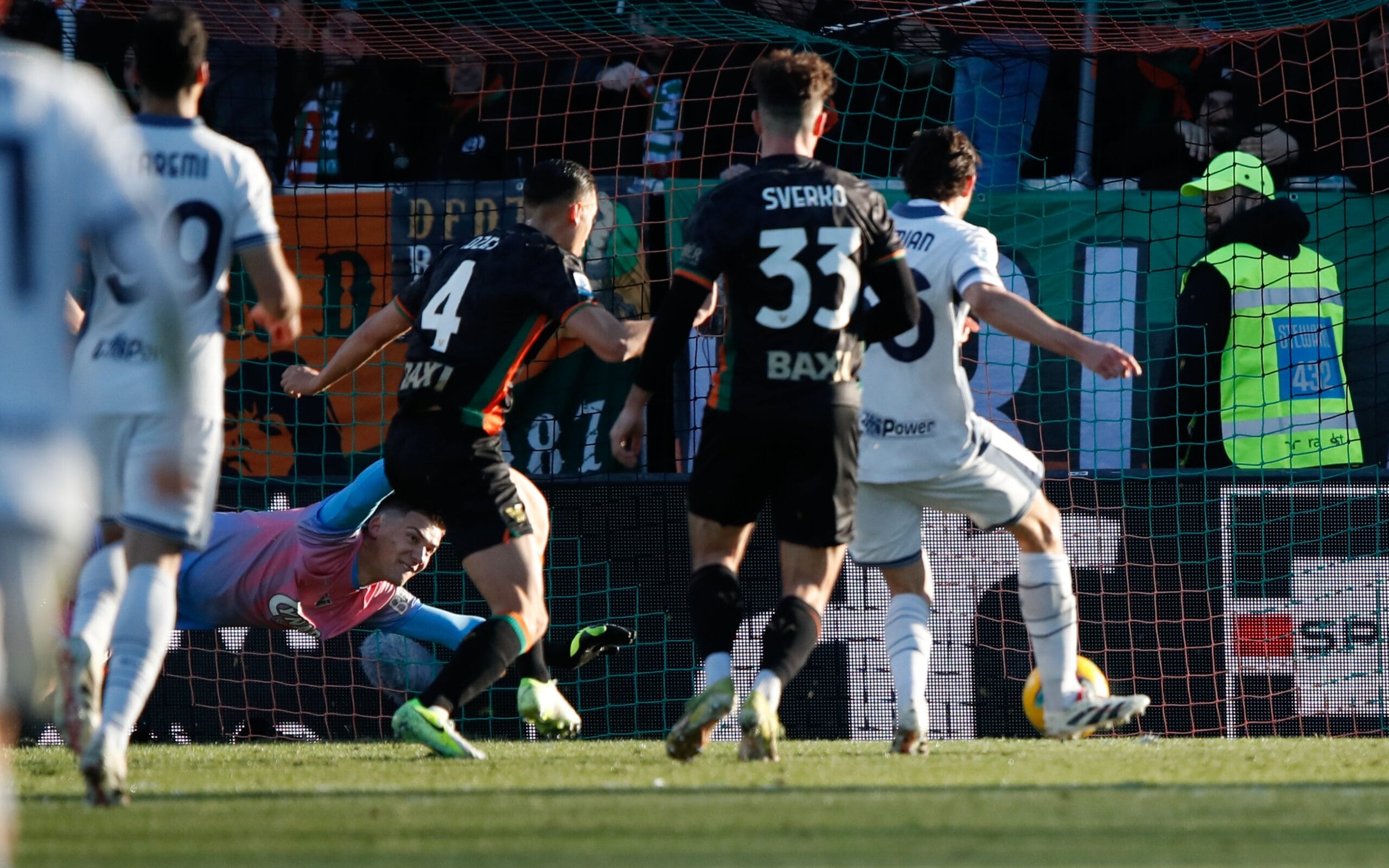 Inter se recuperó de la caída en la Supercopa con una victoria sobre Venezia
