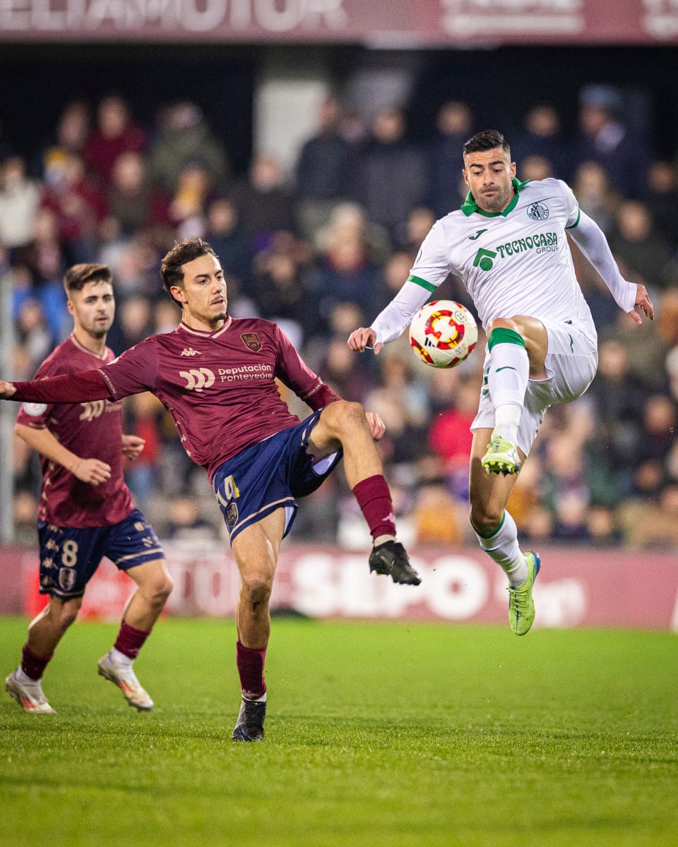 Getafe sufrió y aguantó con uno menos ante Pontevedra y está en cuartos de Copa del Rey