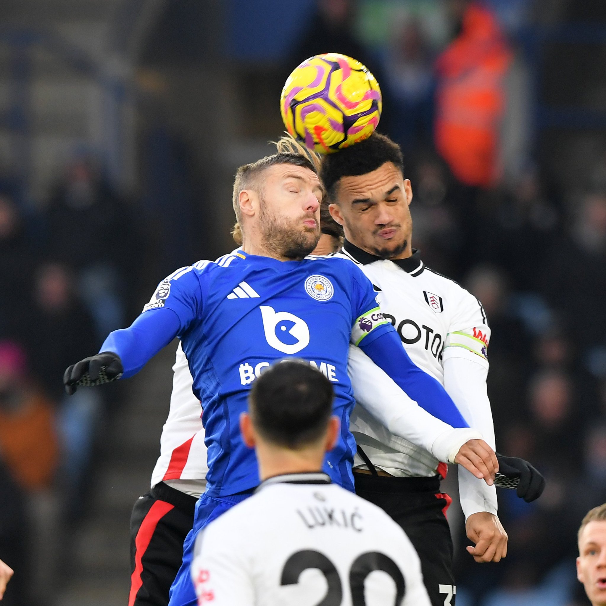 Fulham venció a Leicester y se arrimó a la zona de copas en la Premier League