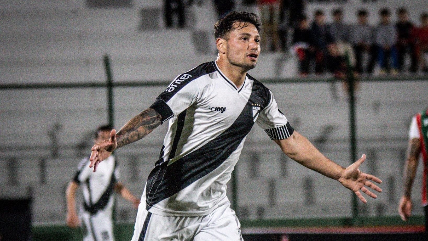 Mauro Zárate retiro