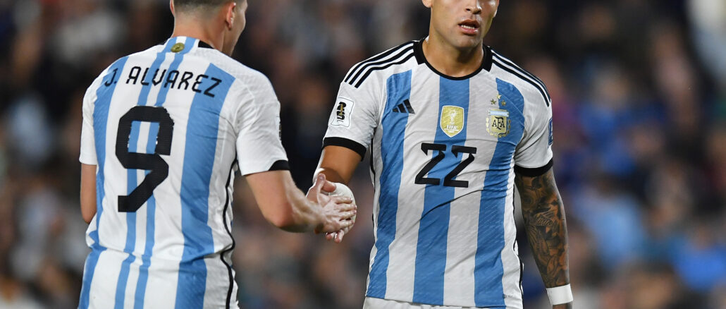 Lautaro Martínez y Julián Álvarez