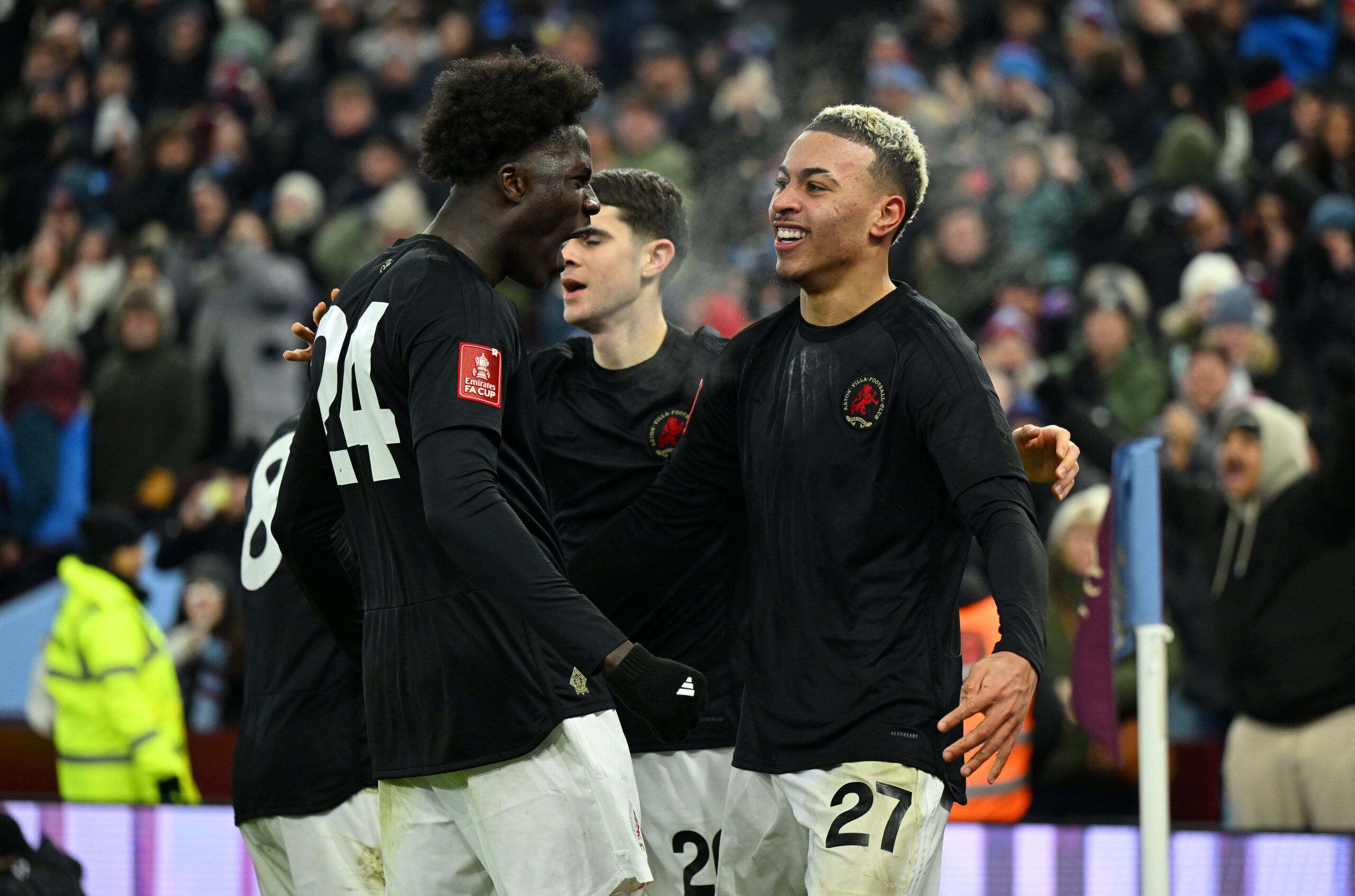 Aston Villa reaccionó, eliminó al West Ham y pasó a la cuarta ronda de la FA Cup