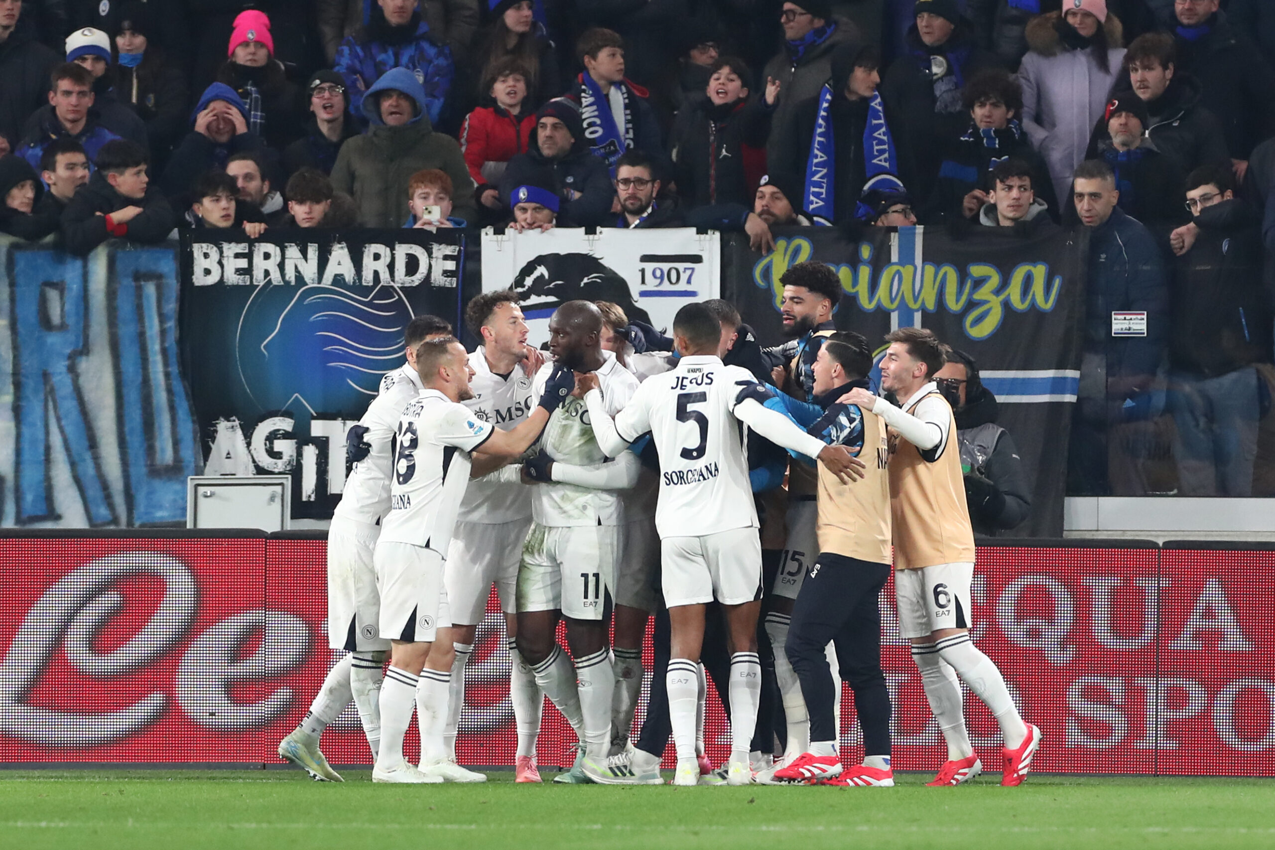 Lukaku, al rescate del Napoli y gran victoria ante Atalanta para estirar ventajas en la Serie A