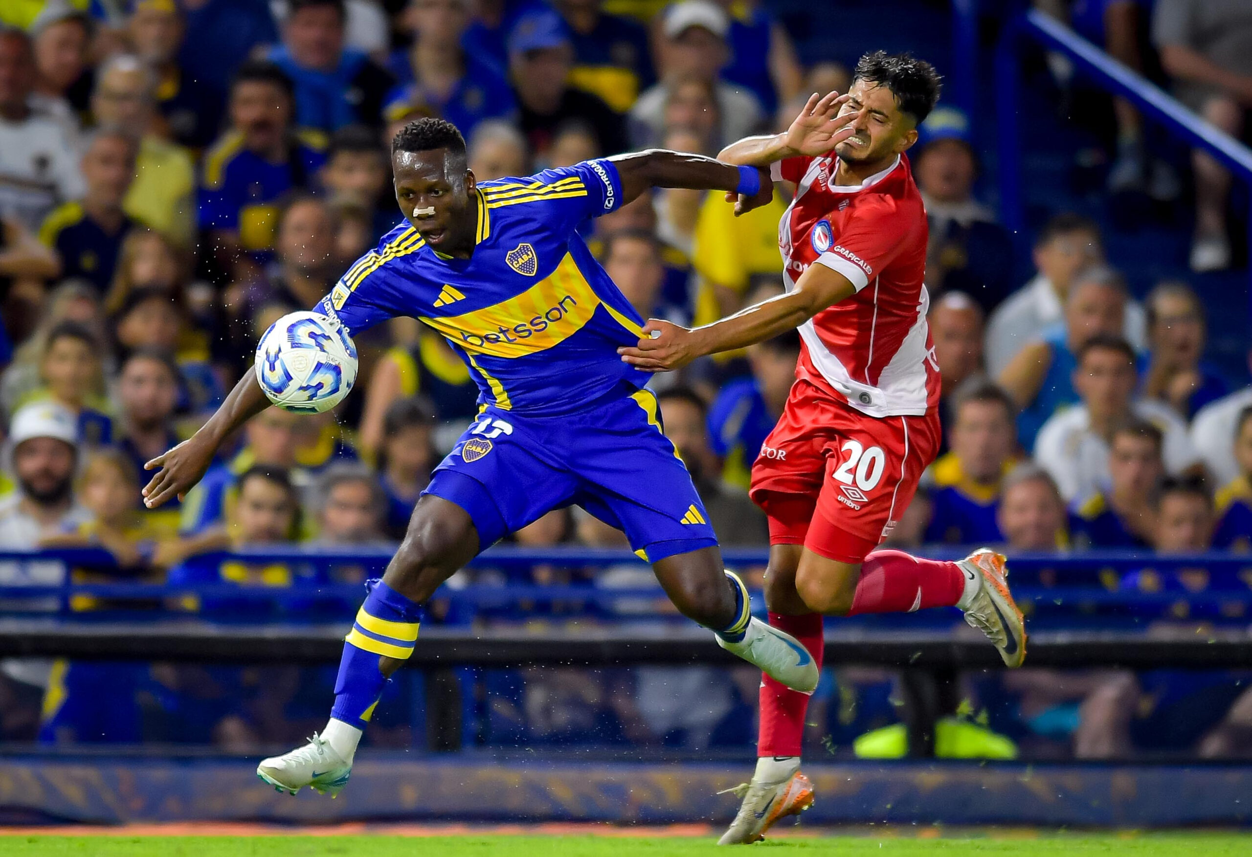 Boca no brilló con sus figuras y Argentinos le sacó un valioso empate en La Bombonera