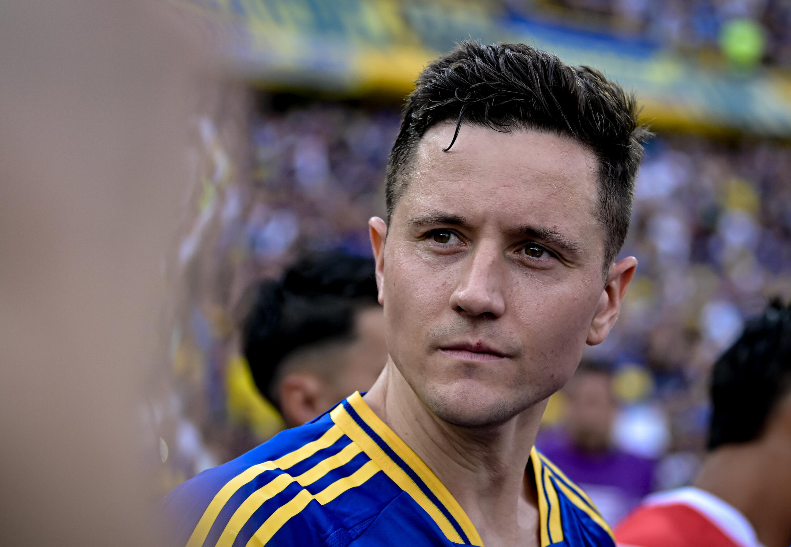 La primera gran polémica del Torneo Apertura: ¿Era roja para Ander Herrera en Boca por el planchazo a Lescano?