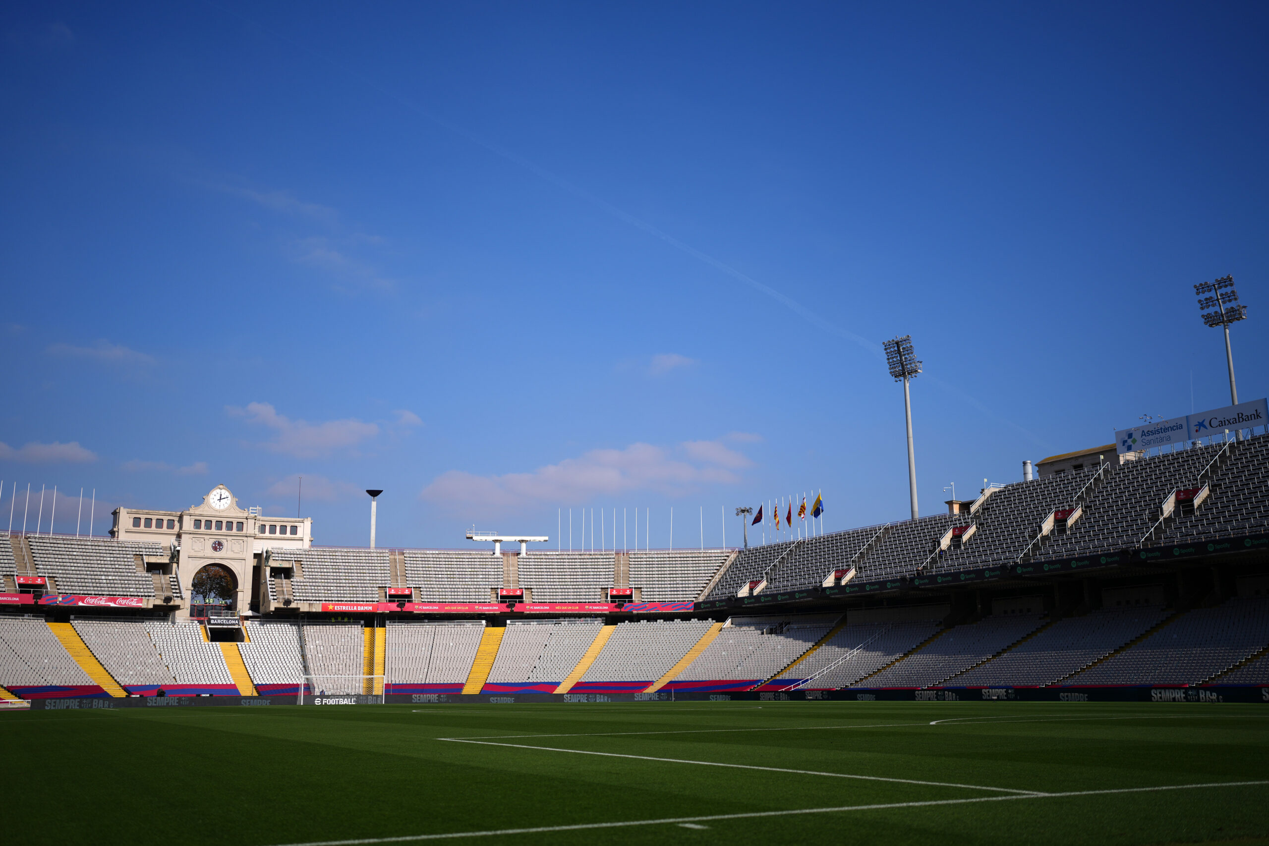Barcelona pide seguir en Montjuic hasta abril y sueña con volver al Camp Nou en mayo