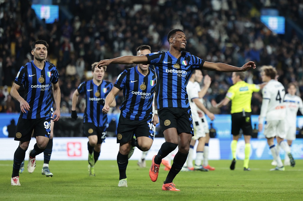 Denzel Dumfries convirtió para Inter el primer gol de Supercopa de Italia
