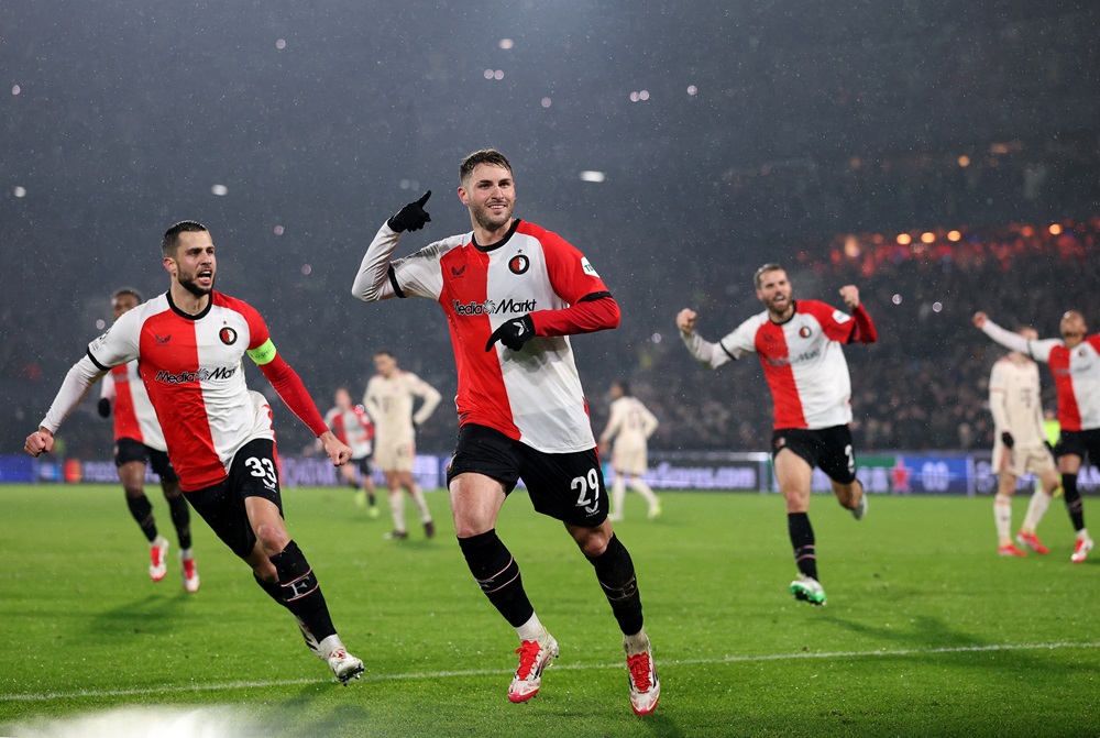 Bayern Múnich chocó con Bijlow, perdió con Feyenoord y se complicó en Champions League