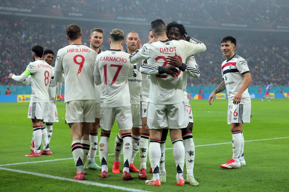 Manchester United encontró paz en Bucarest y se clasificó entre los ocho mejores de la Europa League