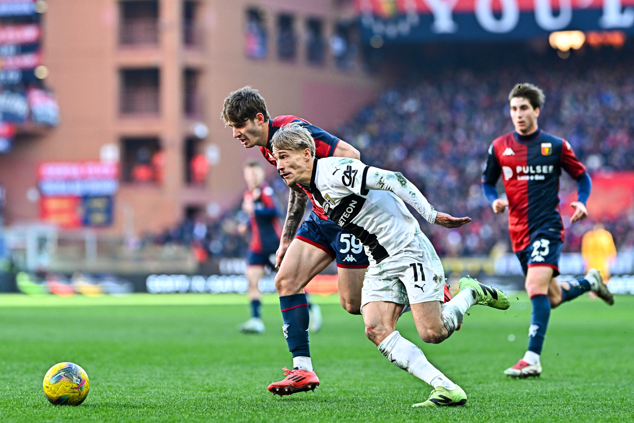 Genoa le ganó por la mínima al Parma y escala en la Serie A