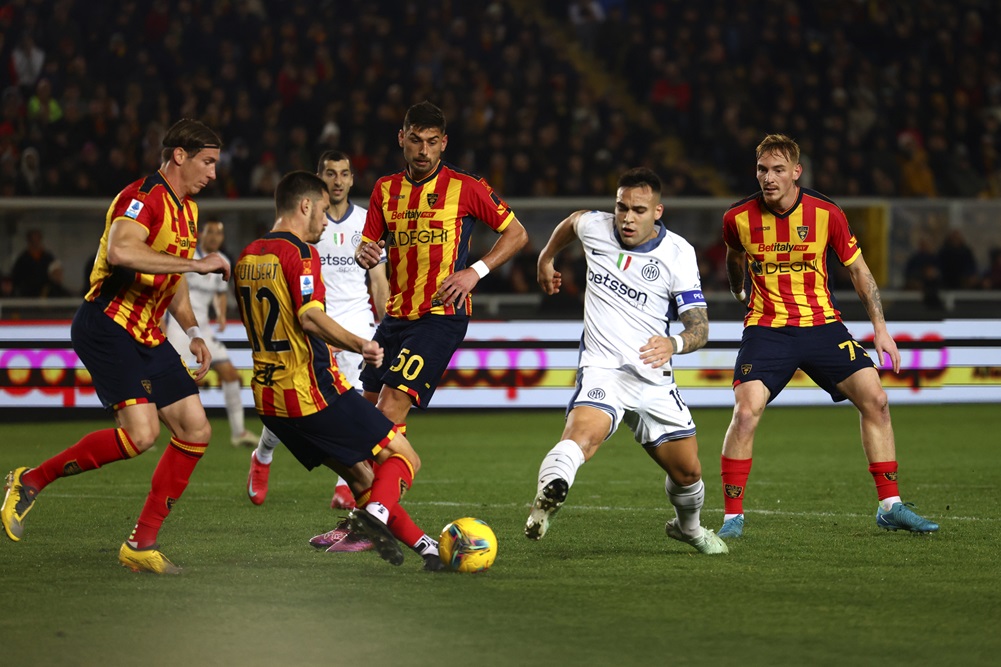 Inter goleó 4 a 0 a Lecce y le sigue respirando en la nuca a Napoli en Serie A