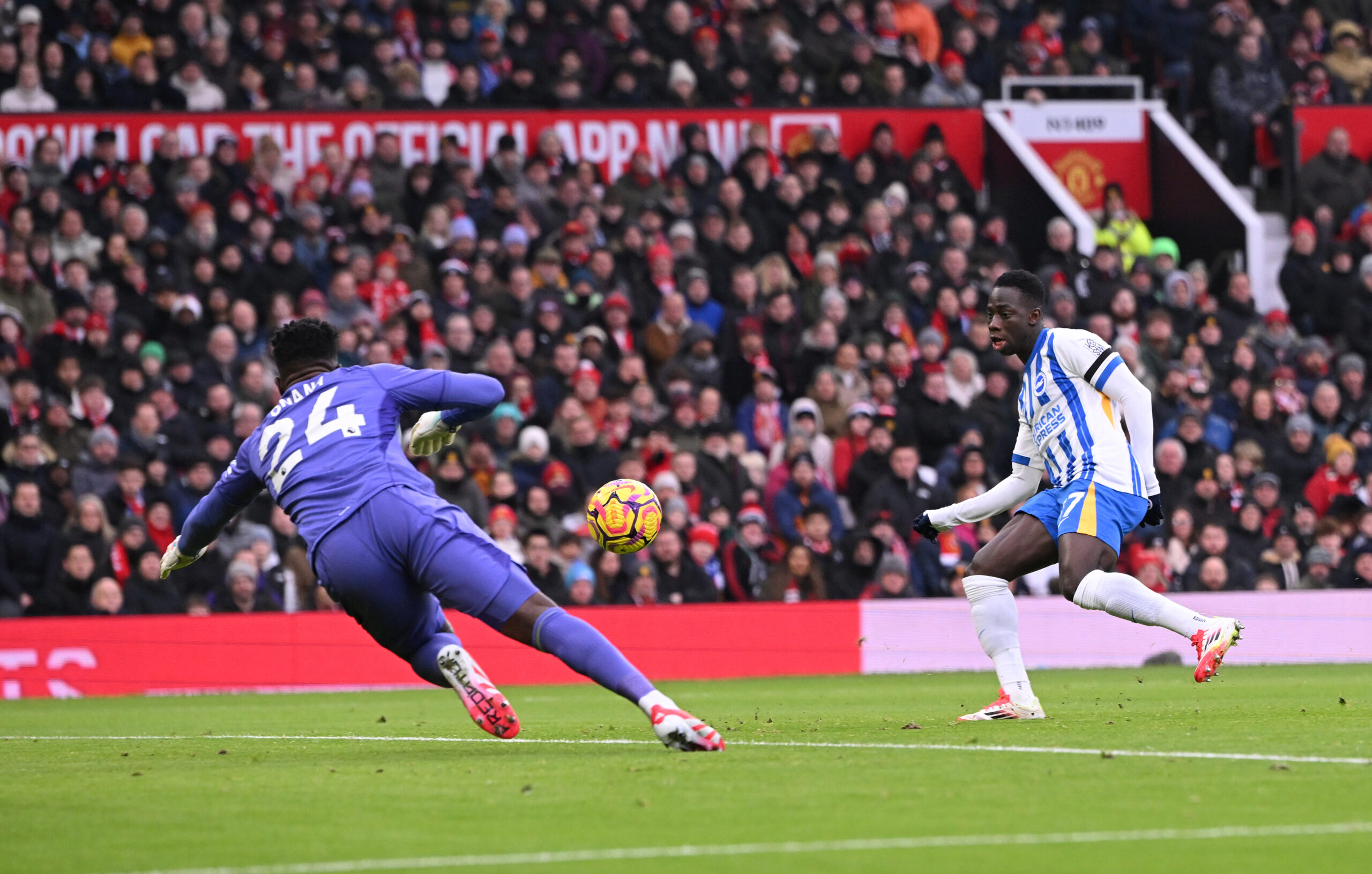 Brighton no le da respiro al Manchester United y le gana a los cuatro minutos con gol de Minteh