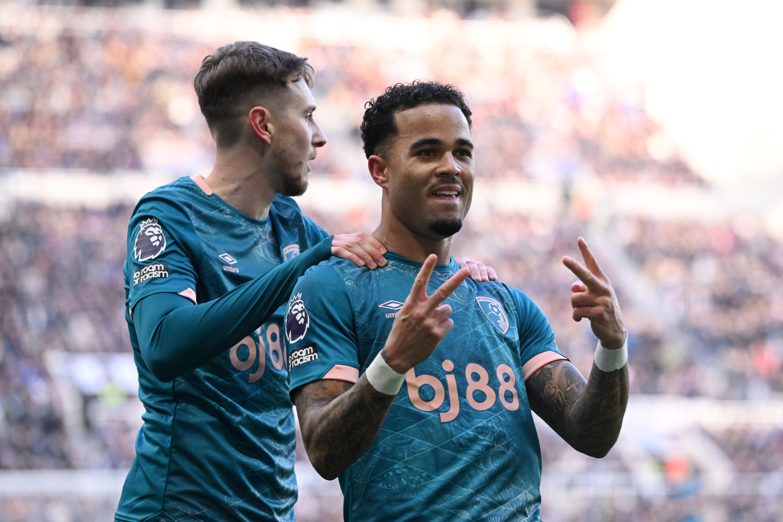 Justin Kluivert firma su doblete ante Newcastle y vuelve a adelantar al Bournemouth en la Premier