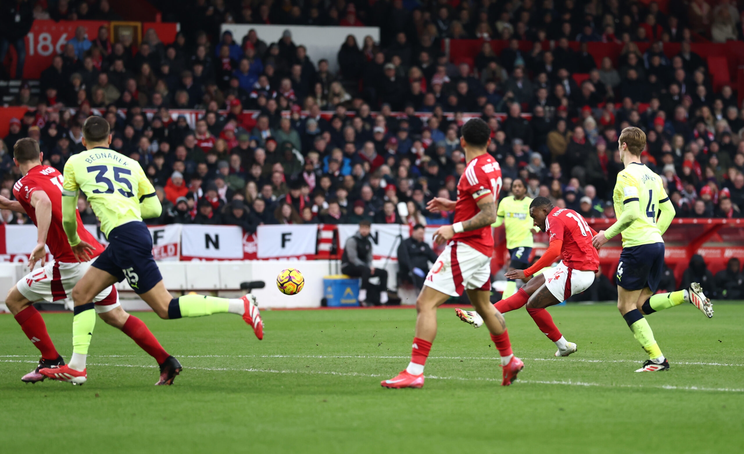 Nottingham Forest sentencia al Southampton con dos goles en una ráfaga de Hudson-Odoi y Wood