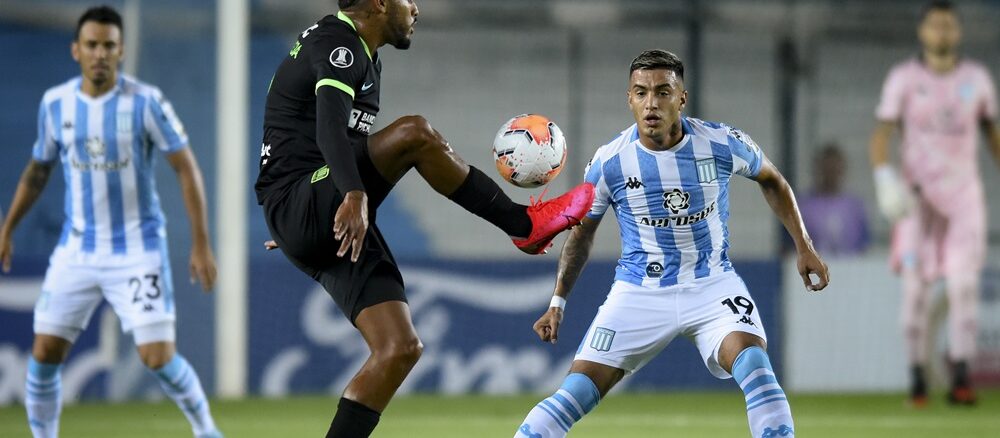 Adrián Balboa jugando contra Racing