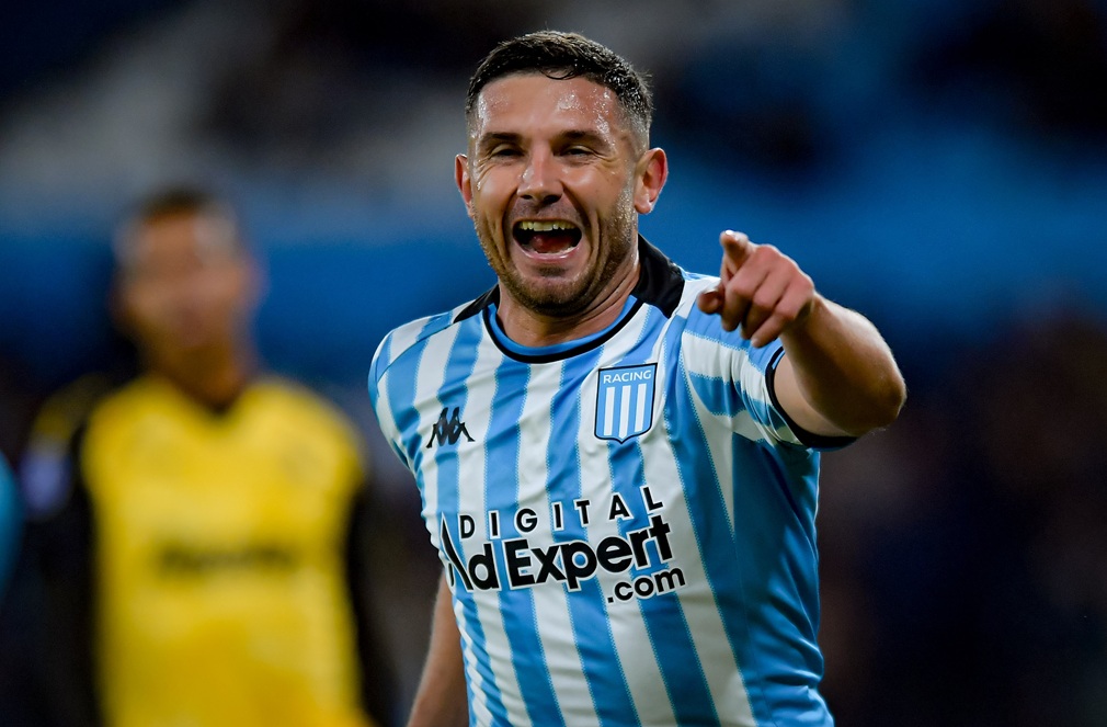 Maravilla Martínez llegó a los 32 goles con Racing e igualó a Rubén Paz