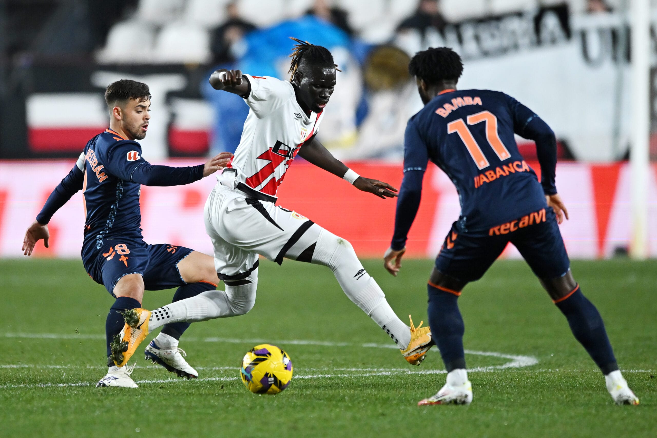 Rayo Vallecano se impuso ante Celta de Vigo en una noche arbitral caliente