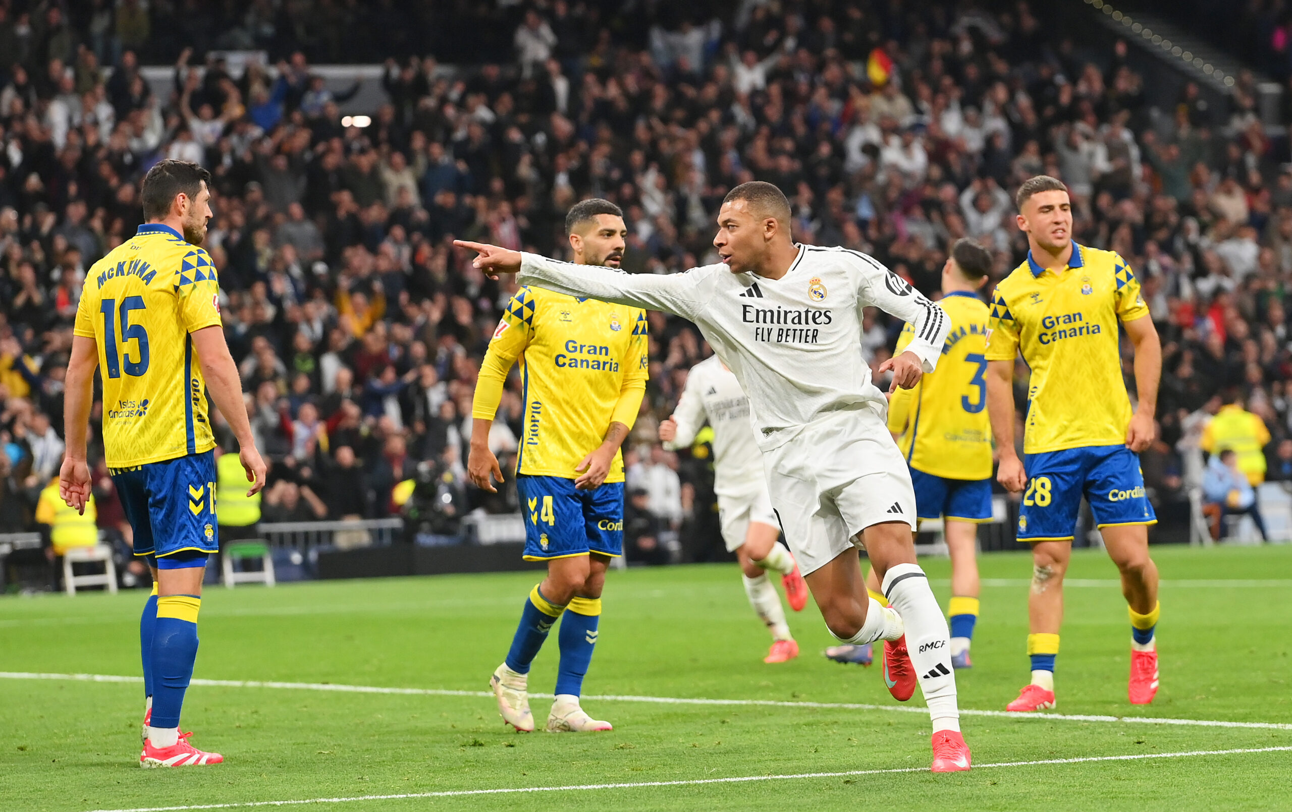 Real Madrid disfrutó un show de Mbappé en un 4-1 a Las Palmas y saltó a la cima de La Liga
