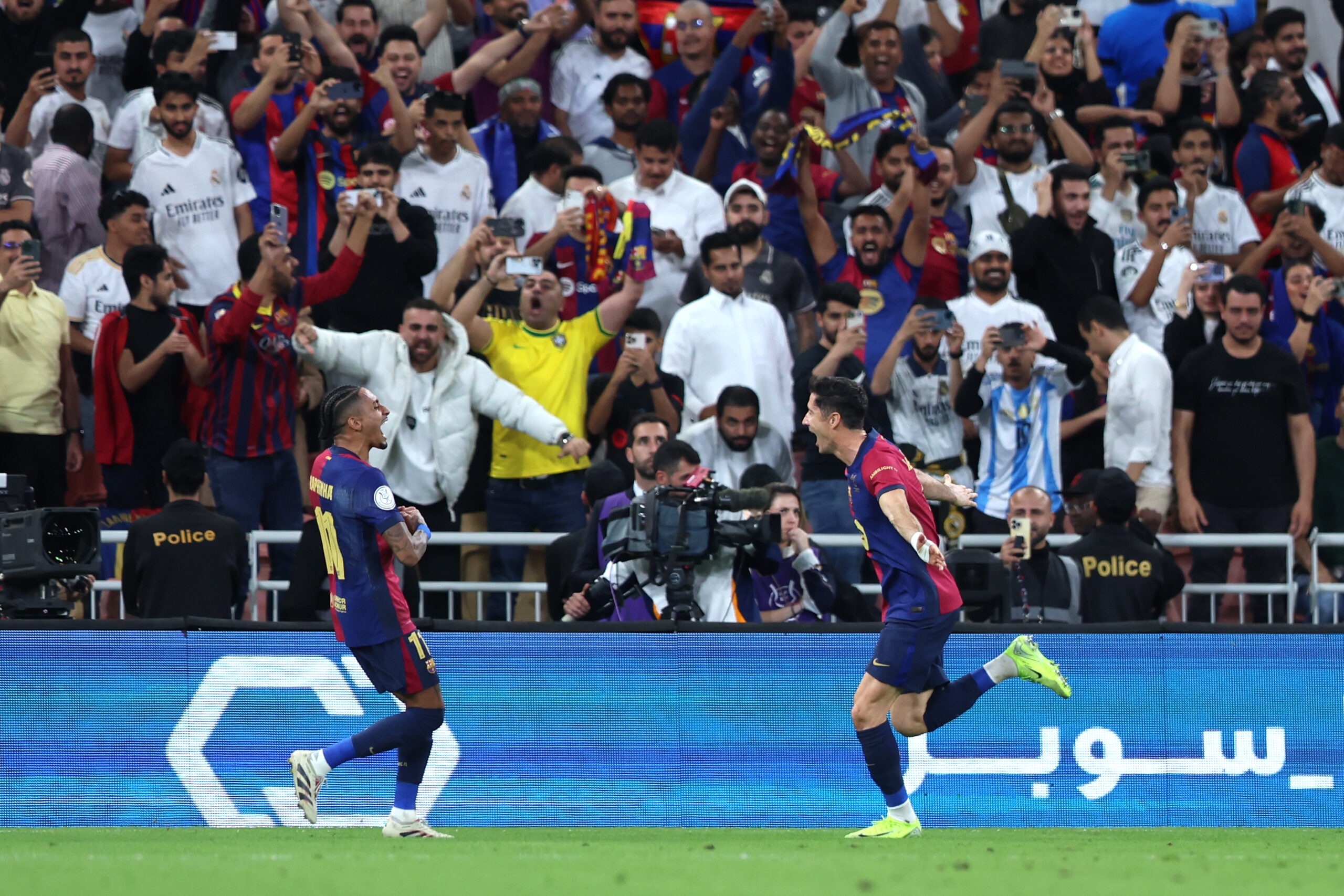 Doblete de Raphinha para el Barcelona en la final de la Supercopa y un lapidario 5-1 al Real Madrid