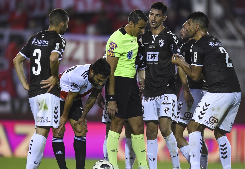 Ariel Penel arbitrará Platense y River con un historial totalmente desparejo entre ambos