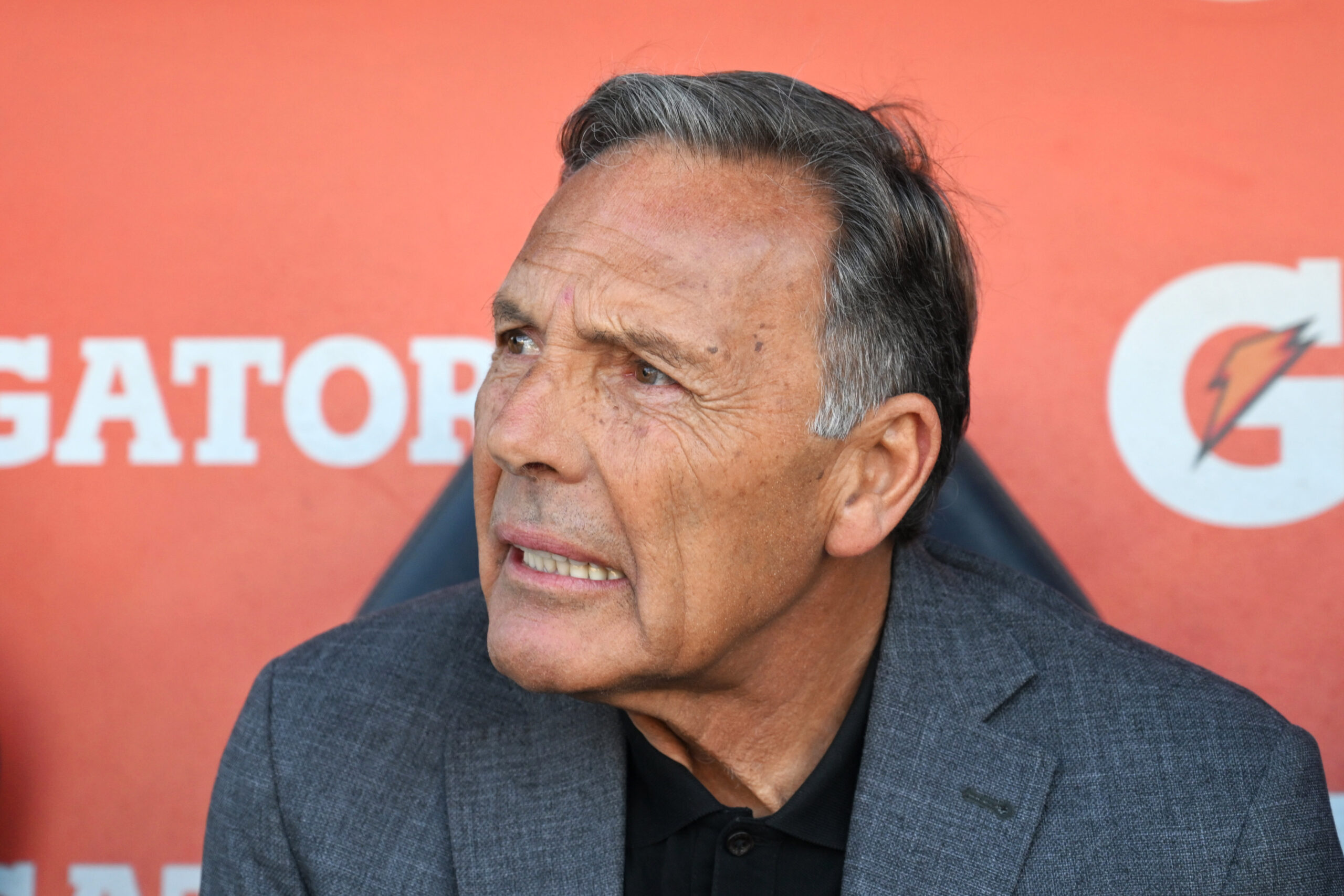Miguel Ángel Russo suspendió la rueda de prensa de San Lorenzo por insultos y golpes de hinchas de Gimnasia