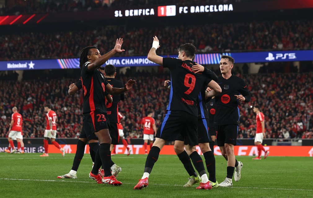 Benfica devolvió gentilezas y Barcelona se metió en partido tras grosero error