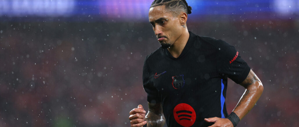 SL Benfica v FC Barcelona - UEFA Champions League 2024/25 League Phase MD7 Raphinha