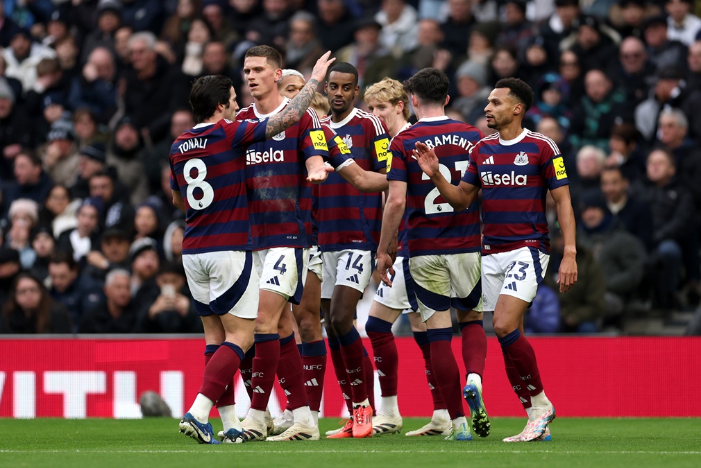 Newcastle logró ante Tottenham su sexta victoria consecutiva en la Premier League