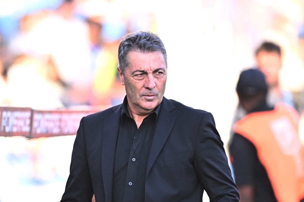 Kudelka enojado por el gol anulado a Huracán: «¿Quién está? ¿El amigo Delfino?»