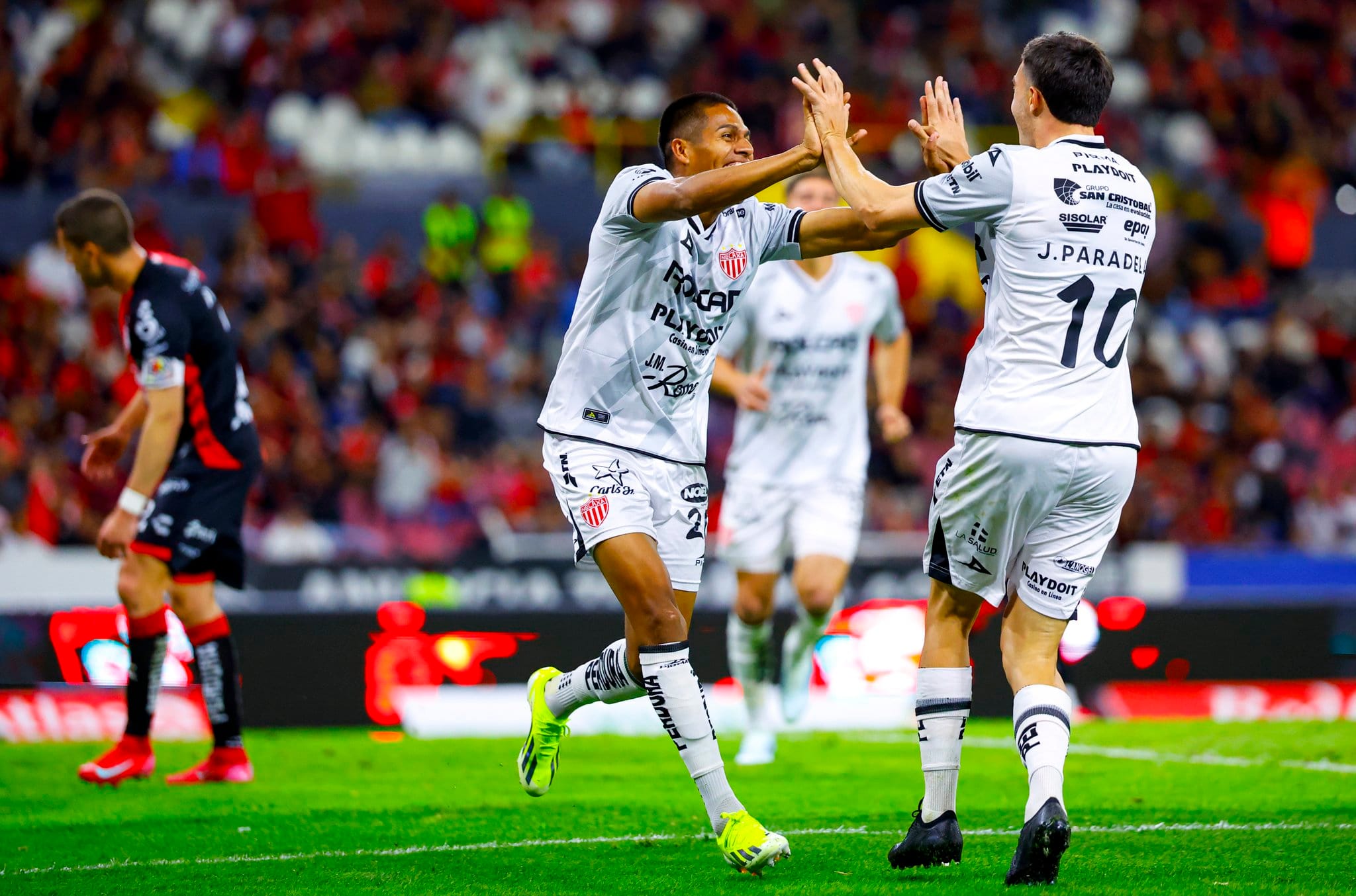 Necaxa electrificó el Jalisco con impresionante goleada sobre Atlas