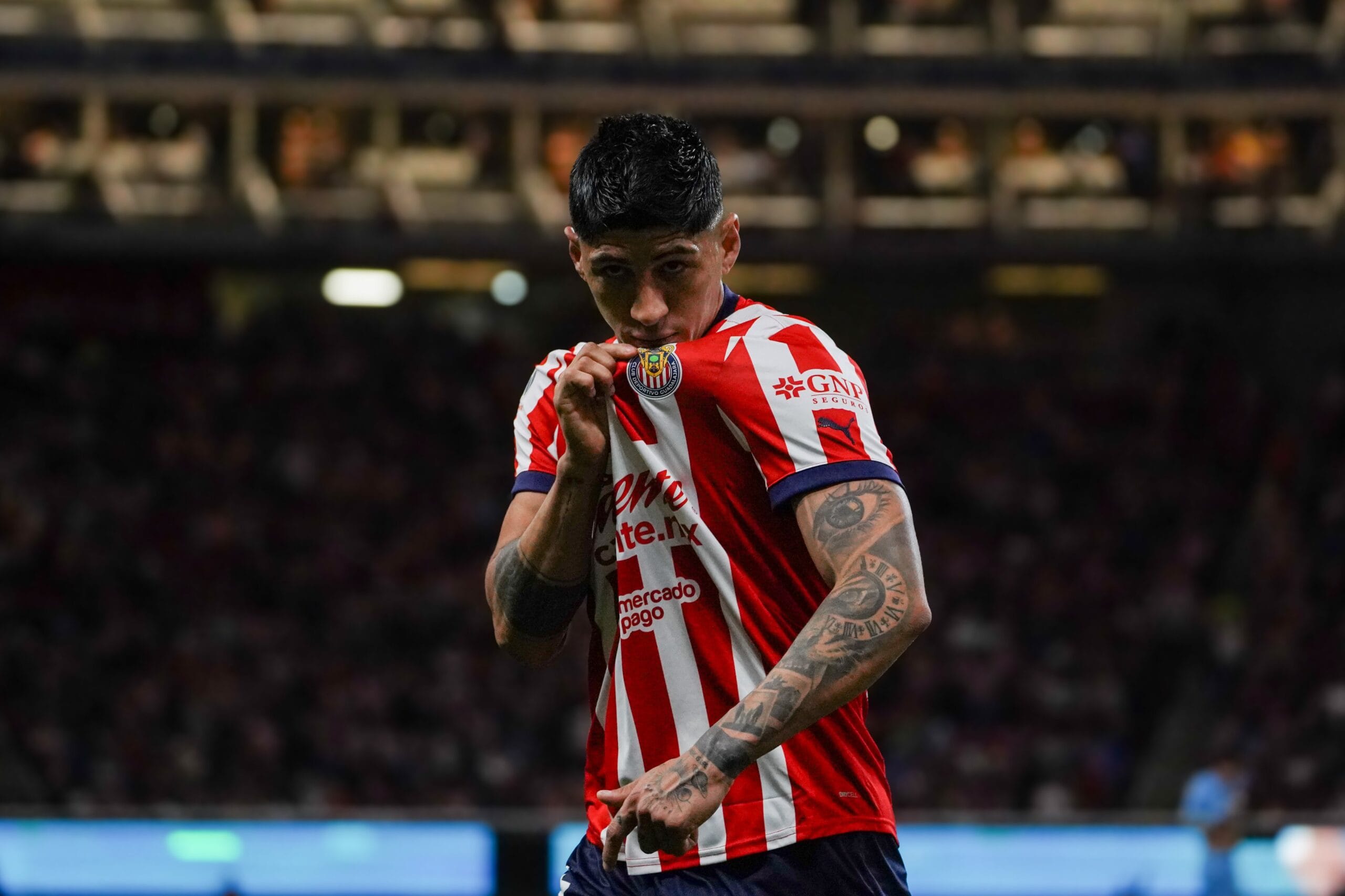 Chivas sufrió hasta el final pero se lo dio vuelta al Pachuca