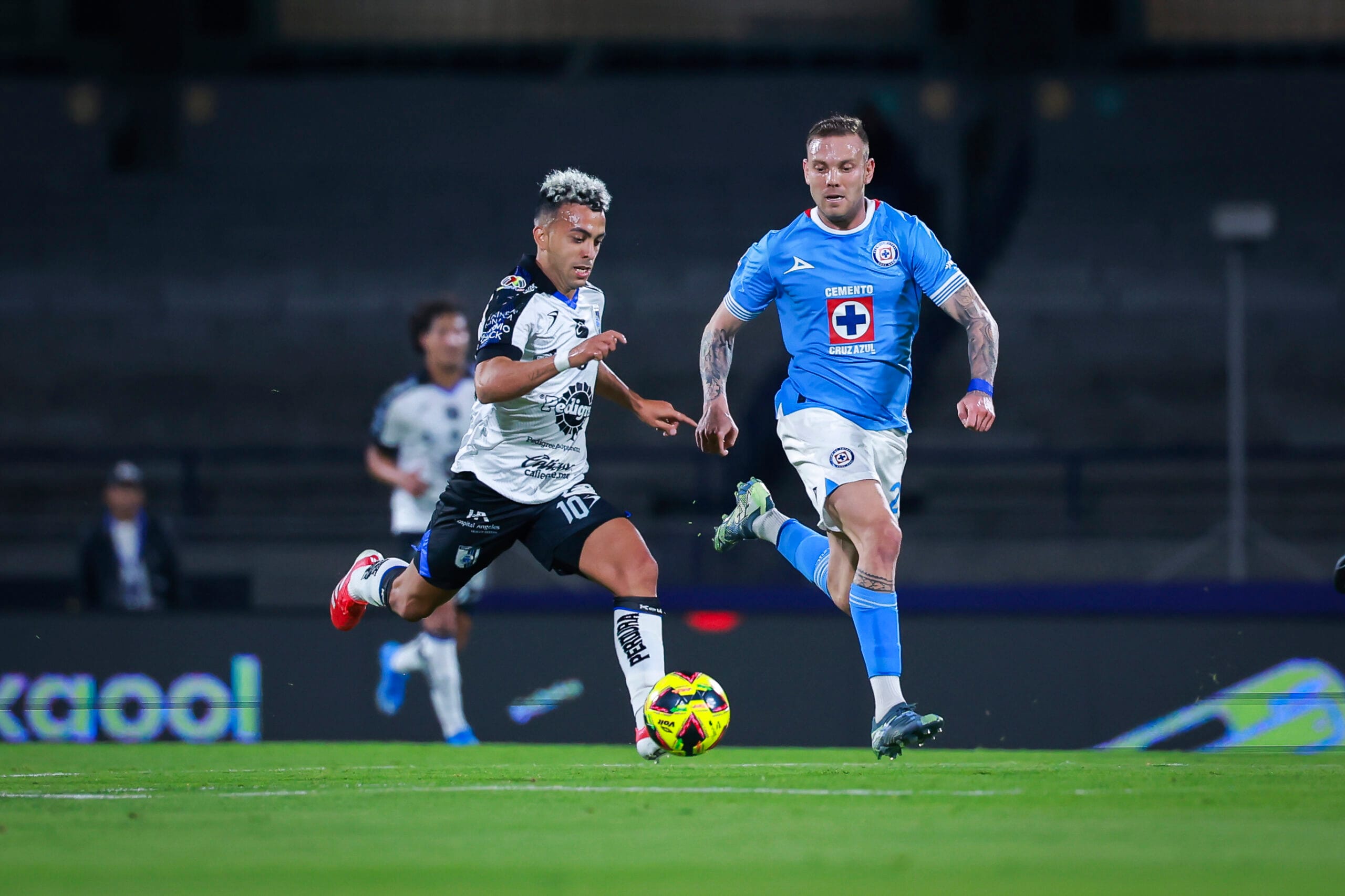 Cruz Azul fue mucho más pero solo ganó por la mínima al Querétaro