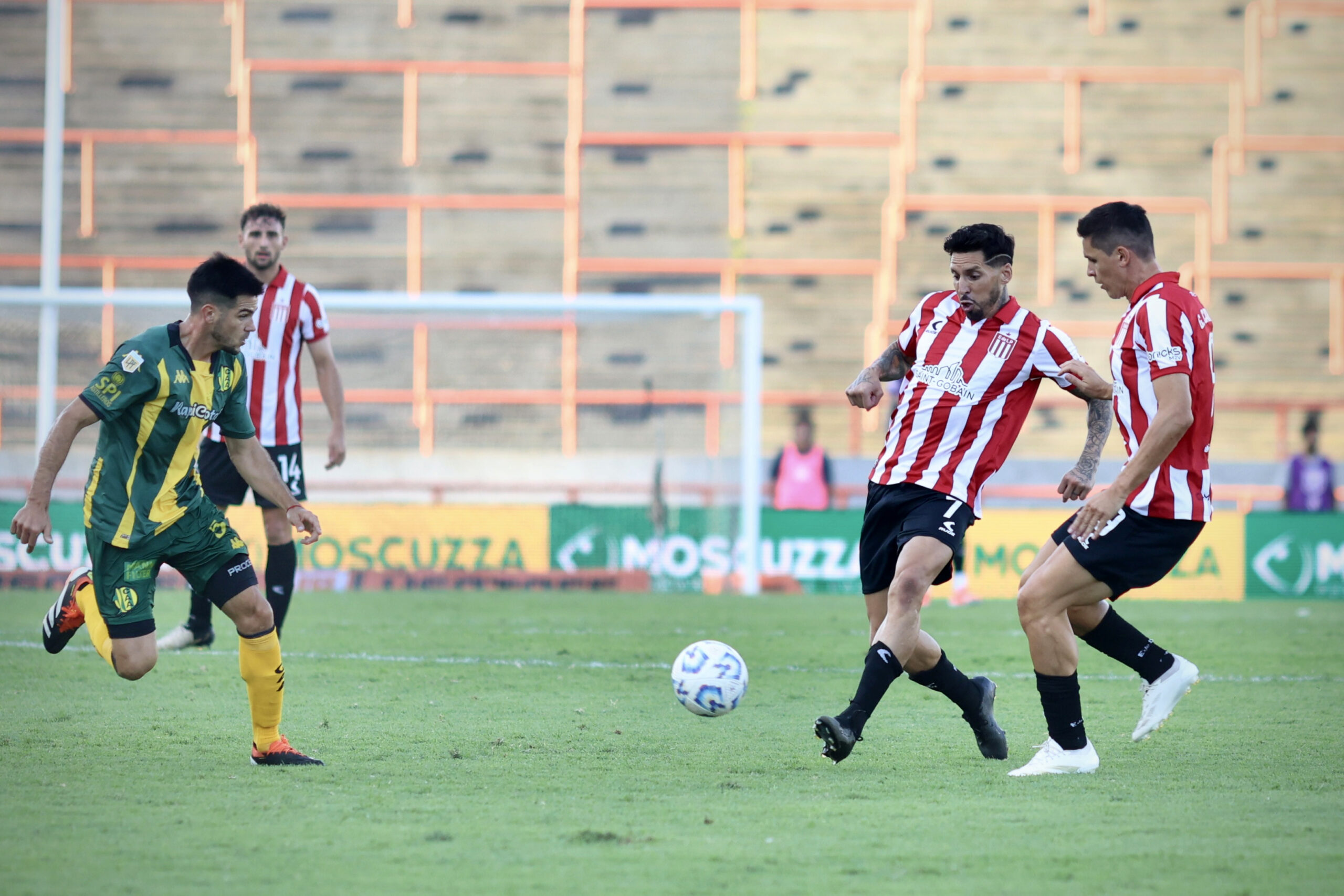 Aldovisi sumó su primer punto empatando como local con Estudiantes