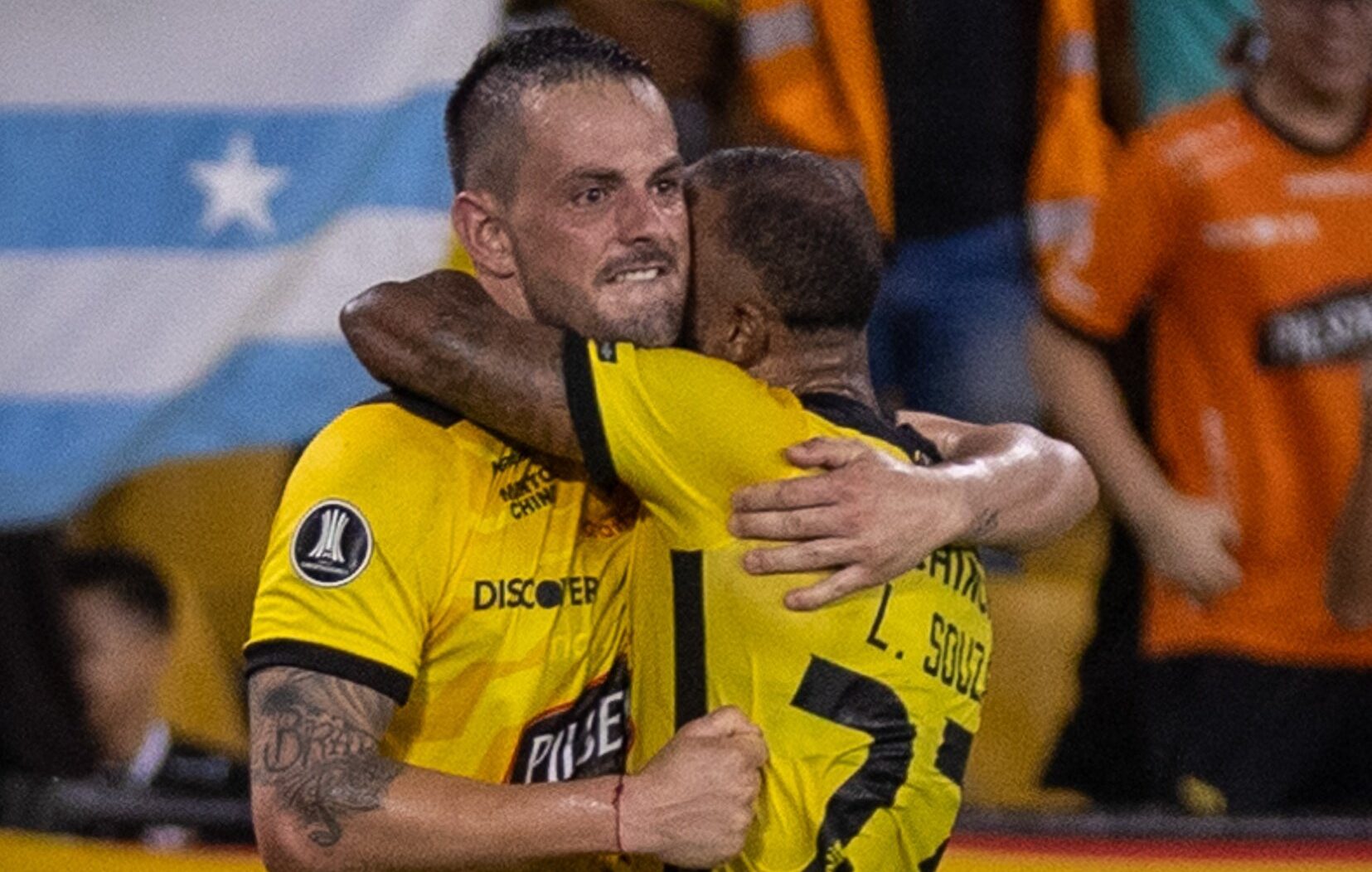 En el duelo de ecuatorianos, Barcelona se impuso ante El Nacional y se metió en la tercera fase de la Copa Libertadores