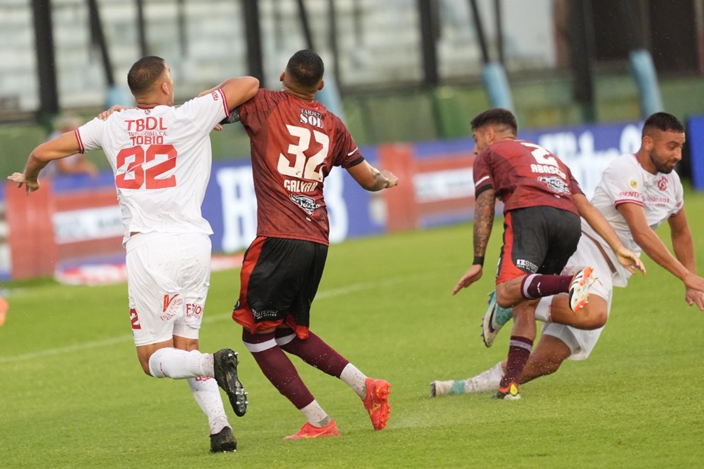 Barracas Central y Central Córdoba fueron más que la Champions League y empataron 3 a 3