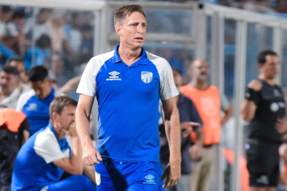 Sava dirige mañana el último partido en Atlético Tucumán y asoman Pusineri o Zielinski