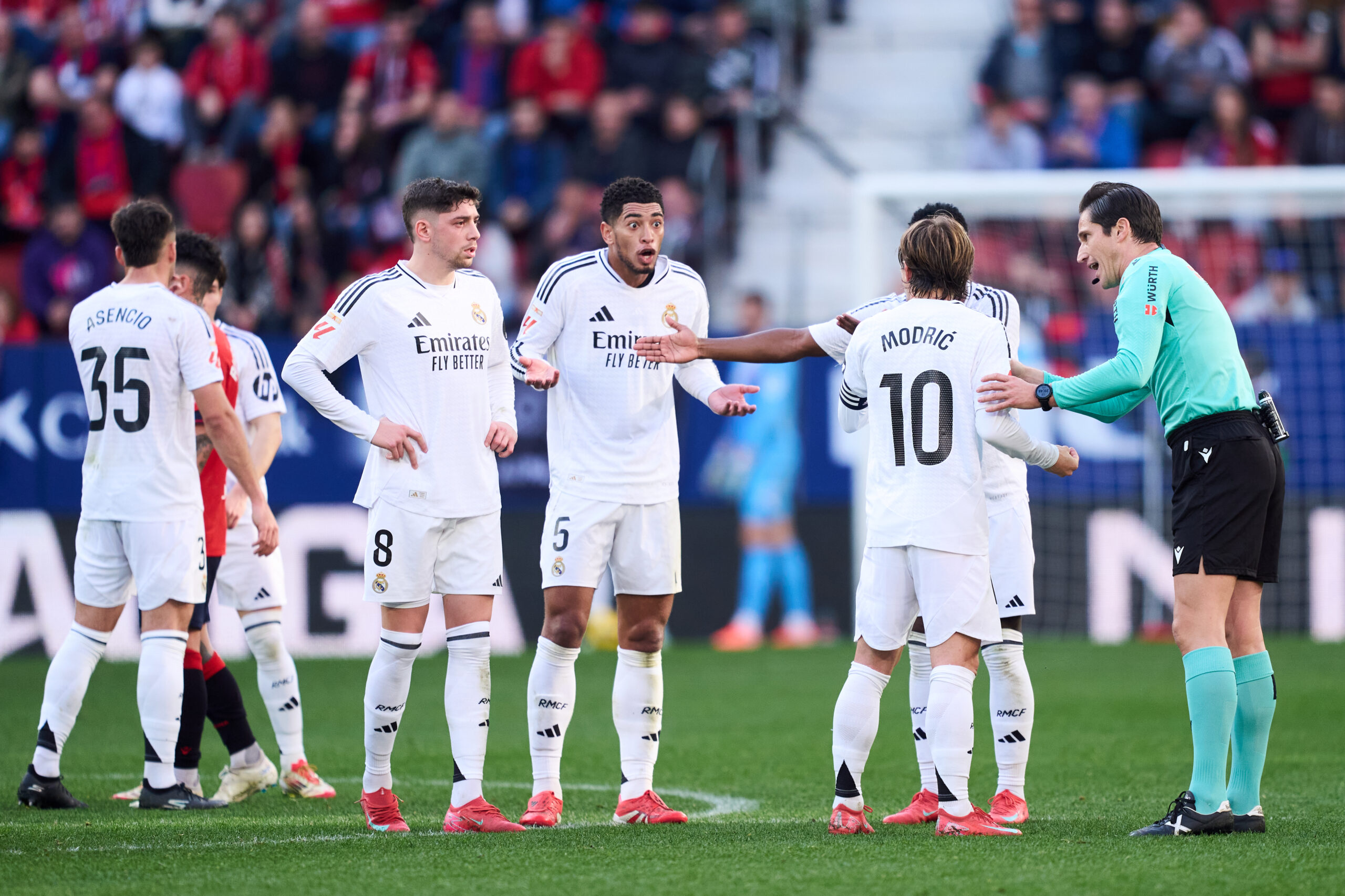 Real Madrid TV, otra vez a la carga contra el arbitraje: «Manchan la imagen del fútbol español»