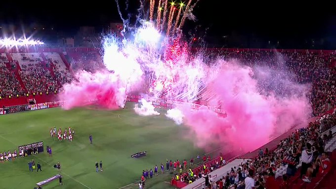Los hinchas de Huracán regalaron un gran recibimiento a puro color en el juego ante Unión
