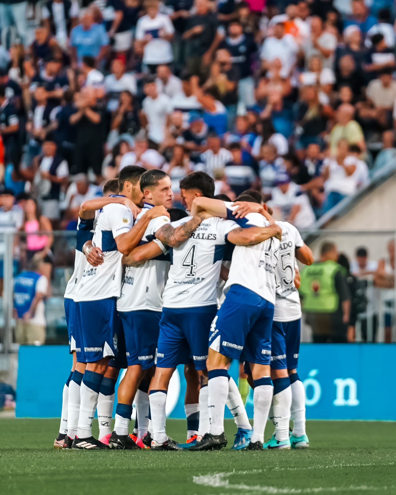 Gimnasia dejó atrás las derrotas y goleó a Godoy Cruz en el Bosque