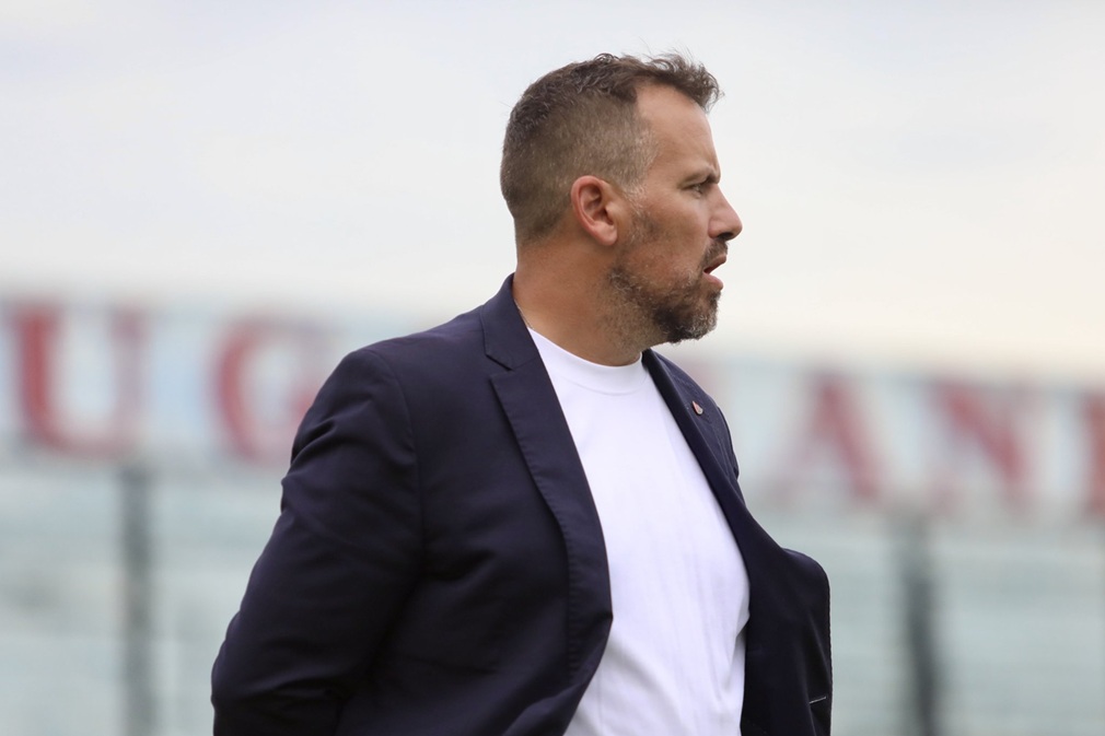 Fabbiani, entrenador de Newell´s, le bajó el tono a la polémica por el arbitraje ante Barracas: “Ya terminó el partido”