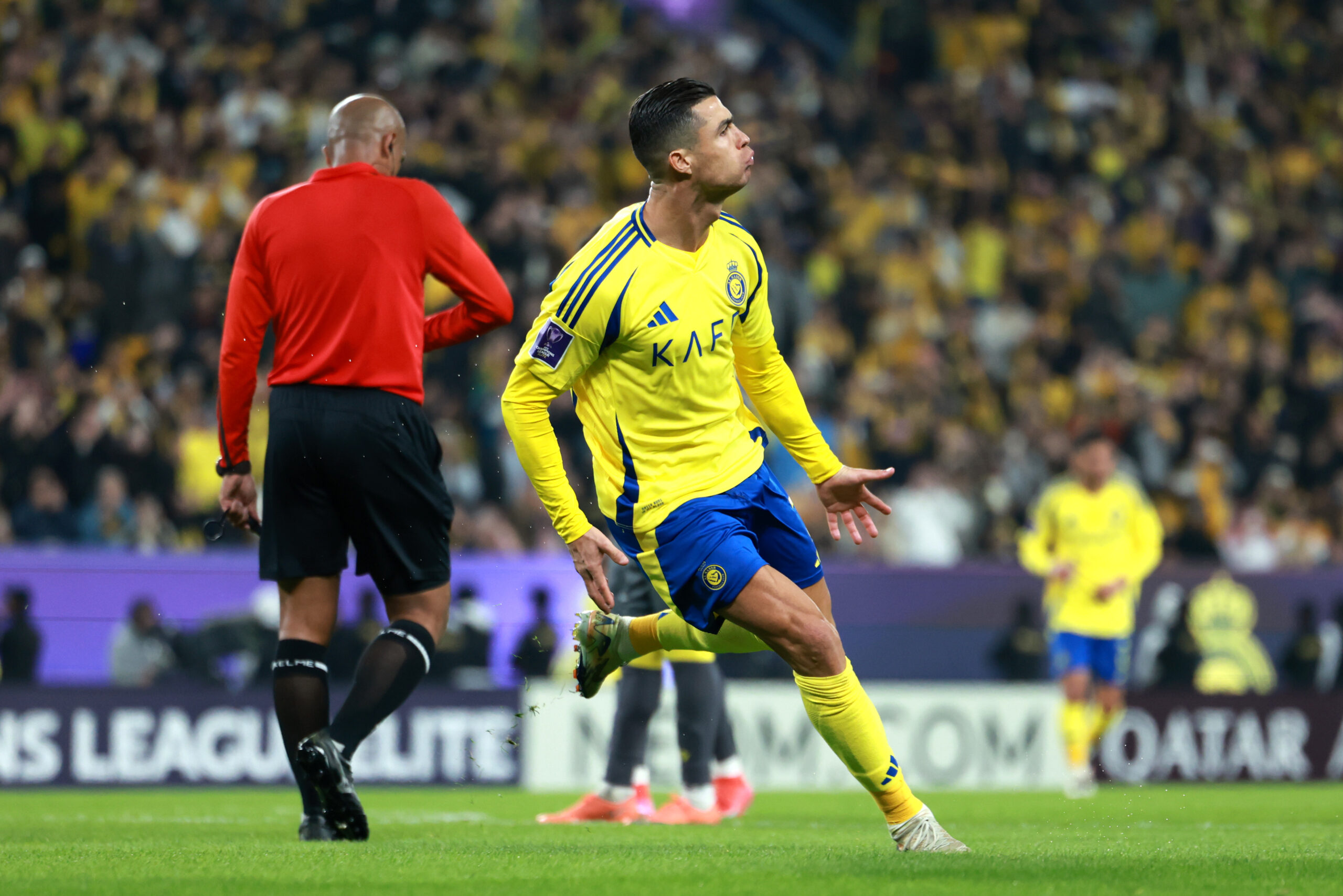 Doblete de Cristiano Ronaldo con el Al- Nassr: espectacular salto y gran cabezazo para su gol 923