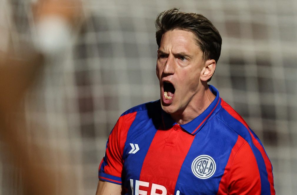 San Lorenzo ganó en Córdoba y alcanzó a Rosario Central en lo más alto