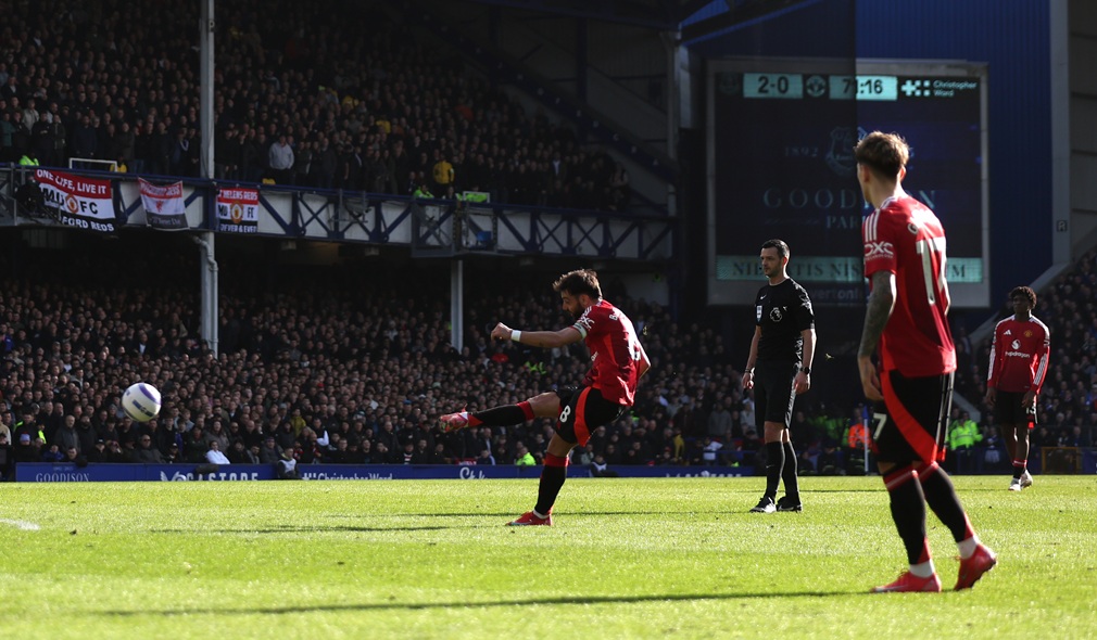 Bruno Fernandes alcanzó con un golazo su piso de 10 goles por temporada con Manchester United