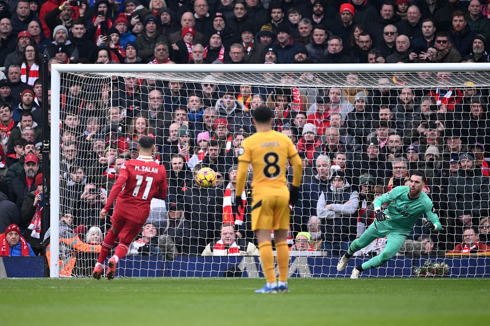 Salah estiró diferencias para Liverpool con su gol 180 en Premier League