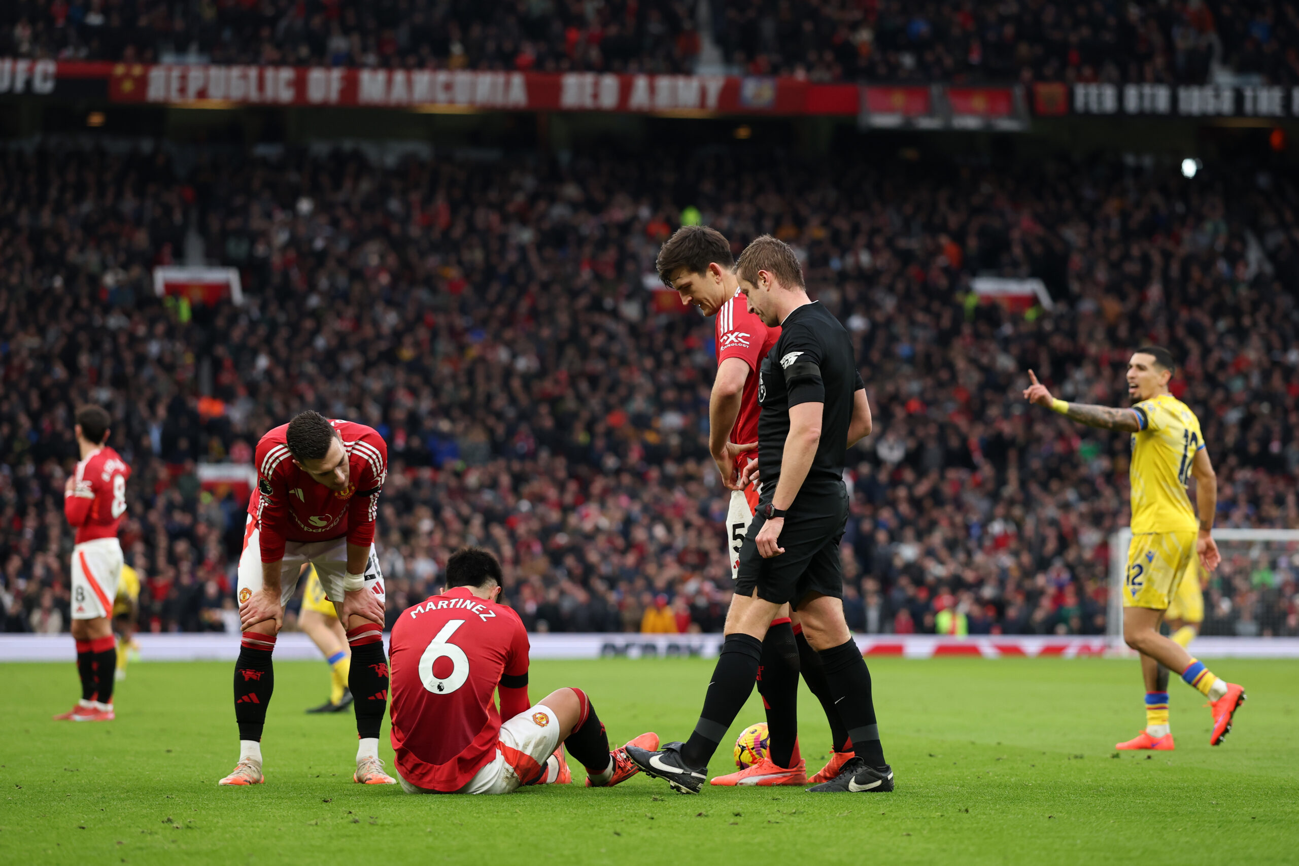 ¡Alarma en Manchester United y Argentina! Grave lesión de Lisandro Martínez ante Crystal Palace