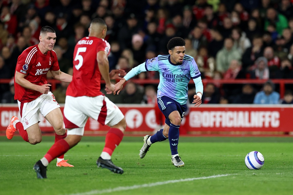 Arsenal cedió puntos en su visita a Nottingham Forest y le pierde ritmo al líder Liverpool