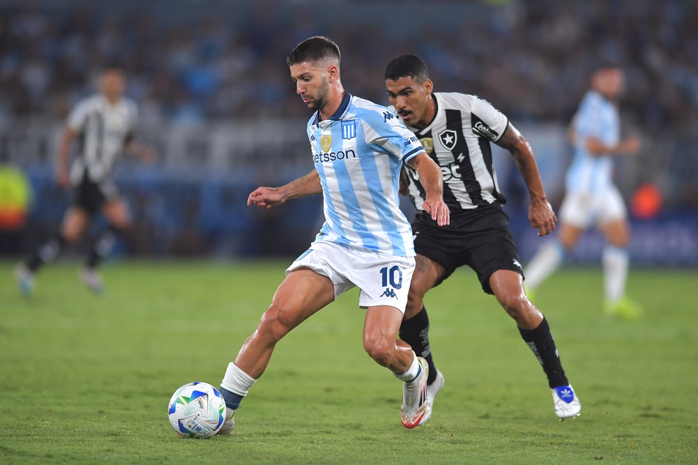 Luciano Vietto, goleador de Racing en la Recopa, salió lesionado por un problema muscular