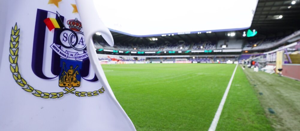 Partido provisoriamente suspendido entre Anderlecht y Fenerbahce por violencia en las tribunas