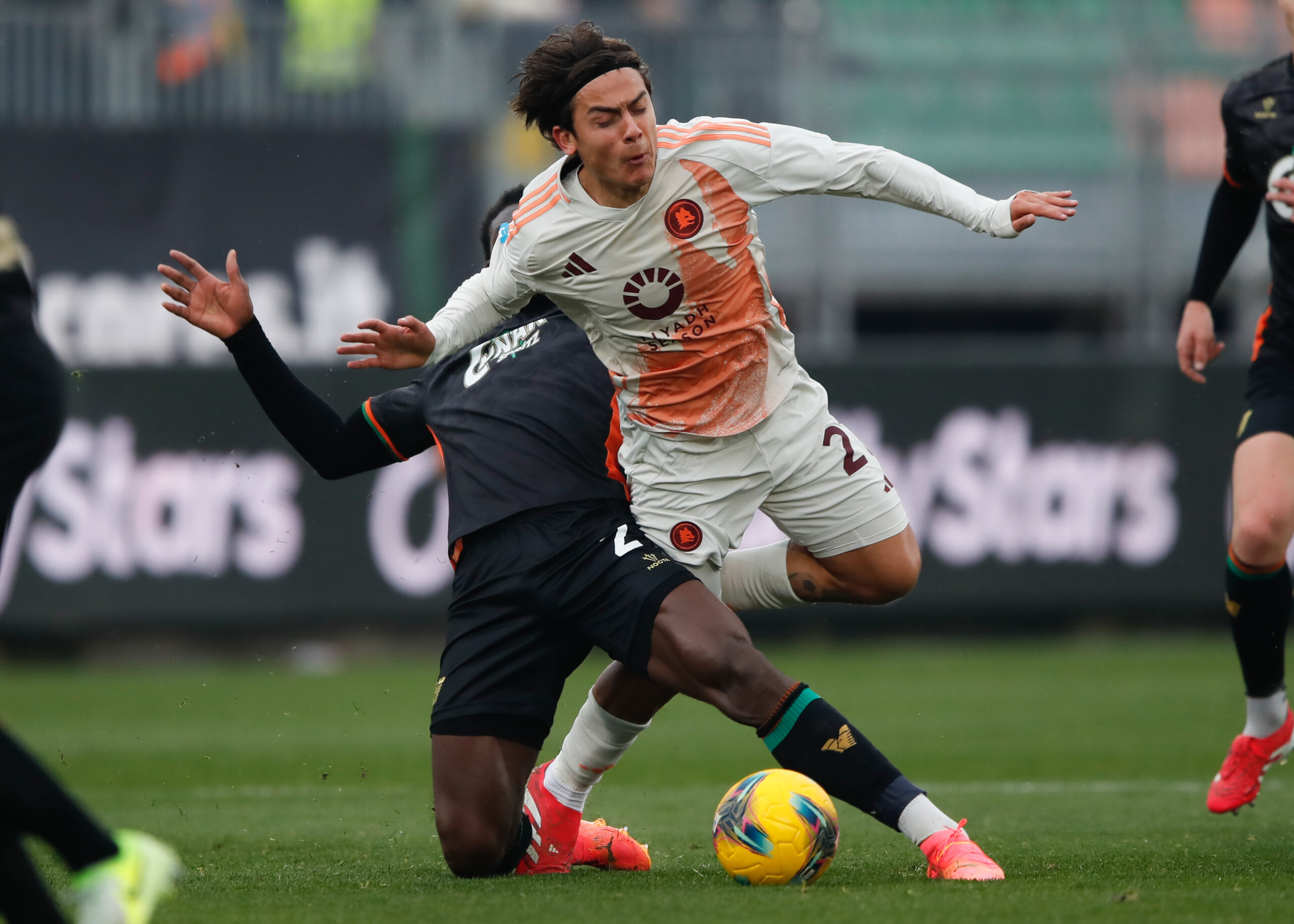 Roma hundió más a Venezia con gol de Paulo Dybala y continúa con la escalada en la Serie A